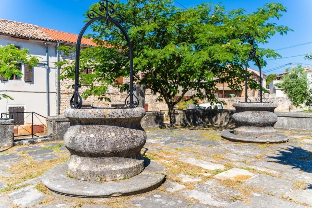 Cozy Apartments And Rooms Pavicini Segotici Exterior foto